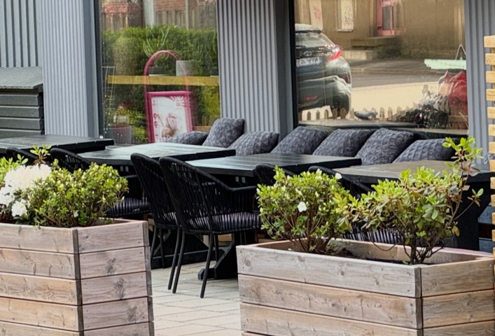 1457455-1 Large collection of outdoor furniture for restaurants