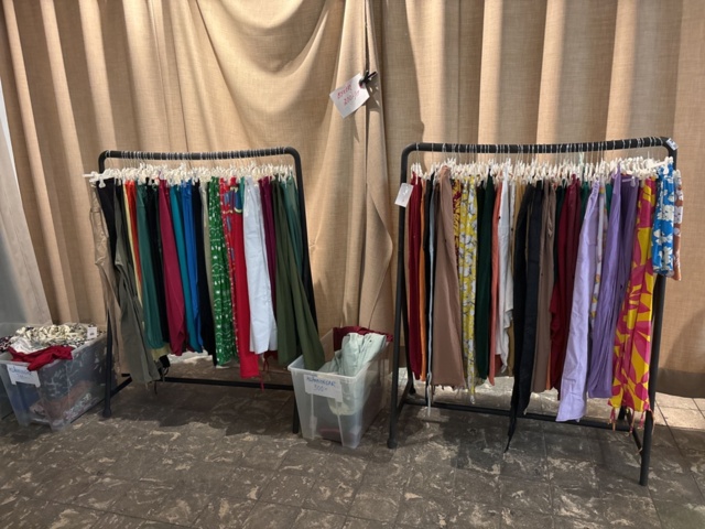 1409511-3 Large batch of stock from clothing store