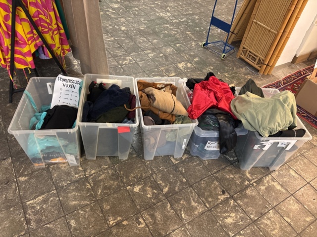 1409511-17 Large batch of stock from clothing store