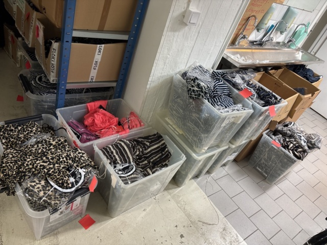 1409511-37 Large batch of stock from clothing store