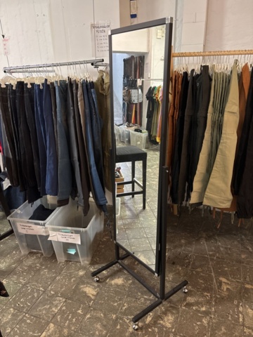 1409513-6 Miscellaneous store furnishings