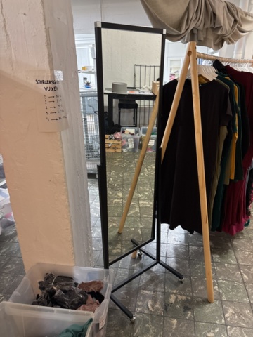 1409513-9 Miscellaneous store furnishings