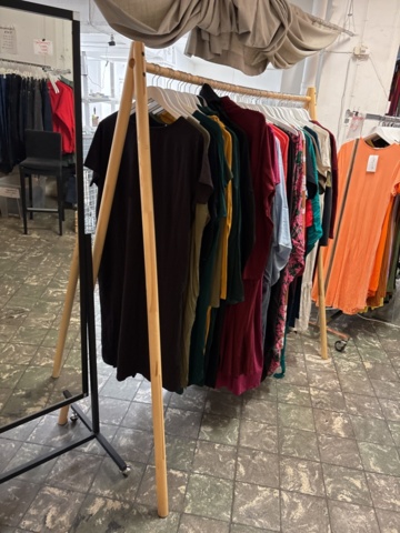 1409513-10 Miscellaneous store furnishings