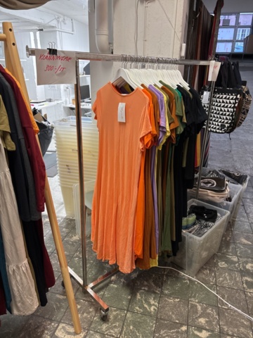 1409513-11 Miscellaneous store furnishings