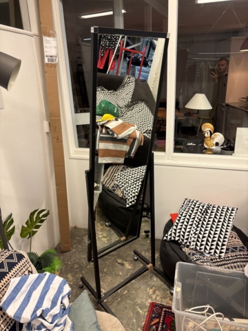 1409513-12 Miscellaneous store furnishings