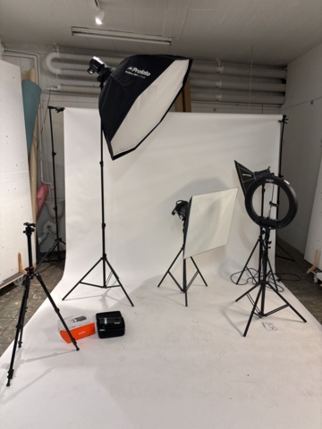 1409515-1 Photo studio equipment - Profoto, Godox, Elinchrom, etc.