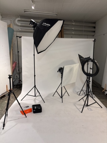 1409515-33 Photo studio equipment - Profoto, Godox, Elinchrom, etc.