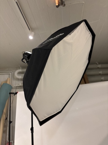 1409515-4 Photo studio equipment - Profoto, Godox, Elinchrom, etc.
