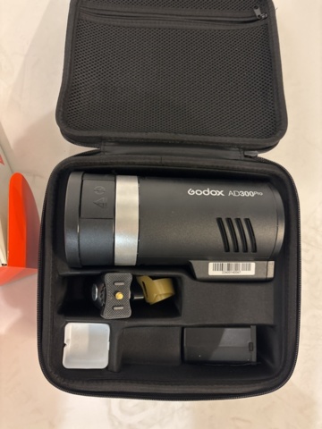 1409515-9 Photo studio equipment - Profoto, Godox, Elinchrom, etc.