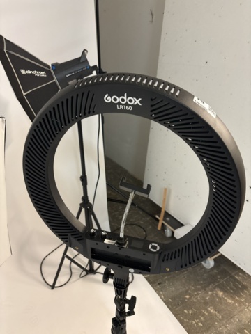 1409515-14 Photo studio equipment - Profoto, Godox, Elinchrom, etc.