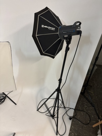 1409515-17 Photo studio equipment - Profoto, Godox, Elinchrom, etc.