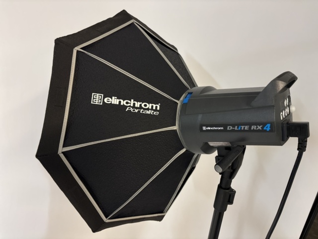 1409515-18 Photo studio equipment - Profoto, Godox, Elinchrom, etc.