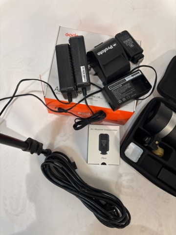 1409515-20 Photo studio equipment - Profoto, Godox, Elinchrom, etc.