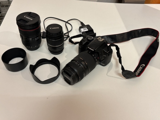 1409516-19 System camera with accessories - Canon EOS 450D