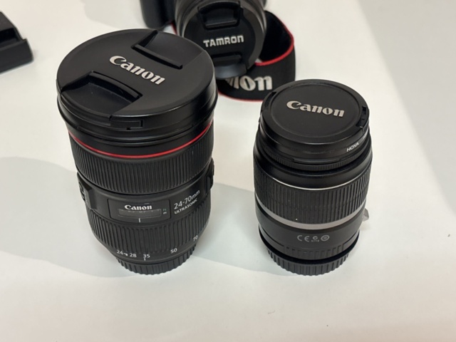 1409516-12 System camera with accessories - Canon EOS 450D