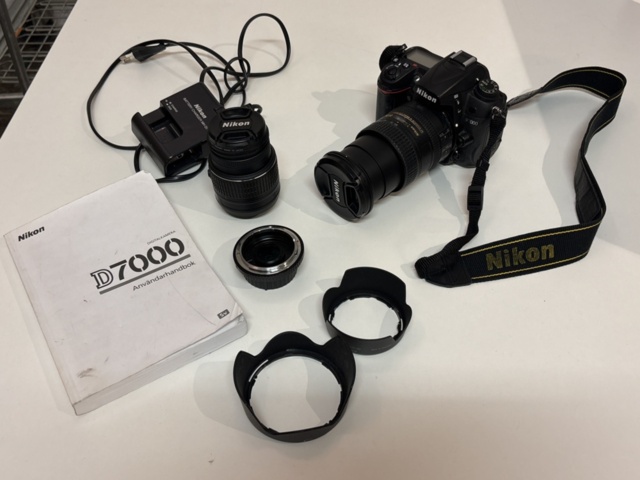 1409517-1 System camera with accessories - Nikon D7000