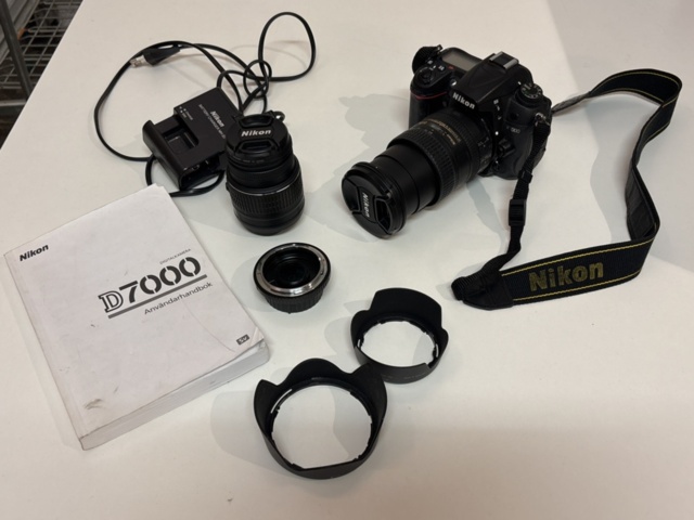1409517-20 System camera with accessories - Nikon D7000