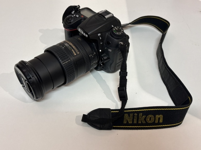1409517-2 System camera with accessories - Nikon D7000