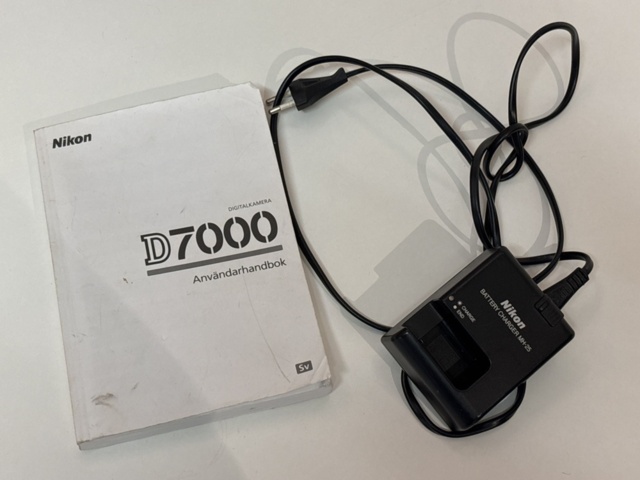 1409517-19 System camera with accessories - Nikon D7000