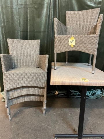 1477773-1 Café/restaurant furniture – 4 tables and 16 chairs