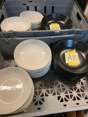 1477776-1 Various kitchen utensils from a restaurant