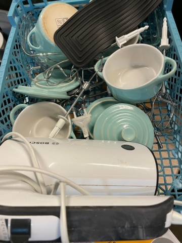 1477776-4 Various kitchen utensils from a restaurant