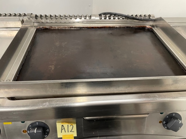 1477778-4 Combination unit – fryer, frying table, hot water bath and cooling counter with drawers