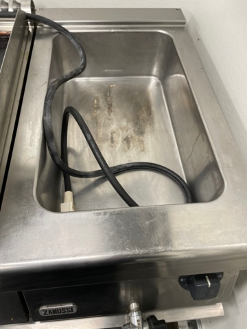 1477778-5 Combination unit – fryer, frying table, hot water bath and cooling counter with drawers