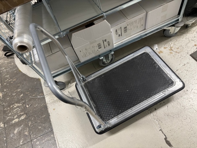 1409526-4 Trolleys 3 pcs