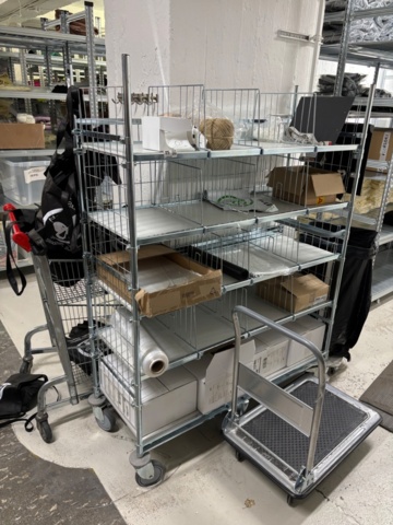 1409526-5 Trolleys 3 pcs