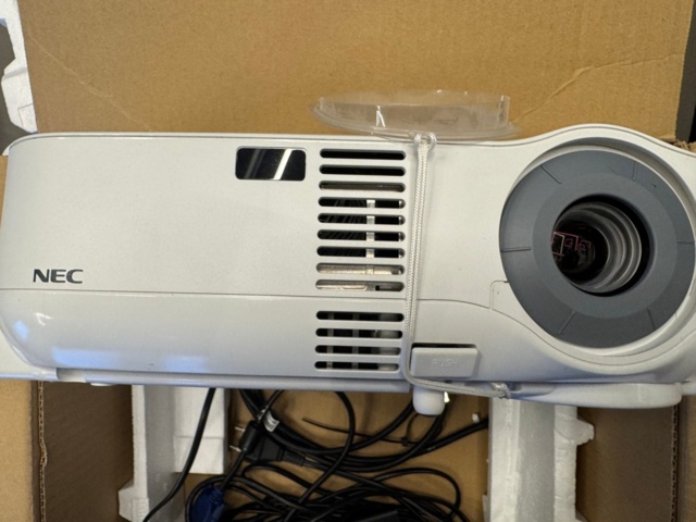 Projector and powered screen - NEC, Elite Screens - PS Auction - We ...