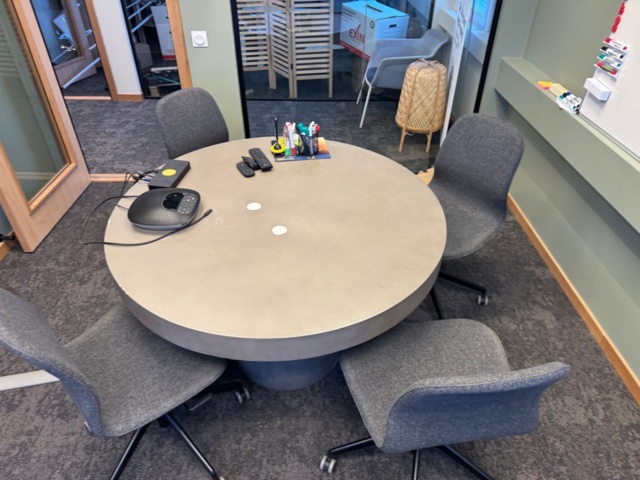 1405440-4 Office/meeting equipment - Tables, chairs, TV, whiteboard, etc.