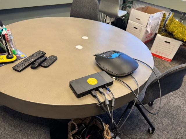 1405440-11 Office/meeting equipment - Tables, chairs, TV, whiteboard, etc.