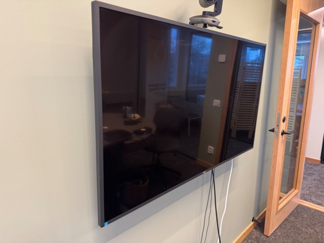 1405440-12 Office/meeting equipment - Tables, chairs, TV, whiteboard, etc.