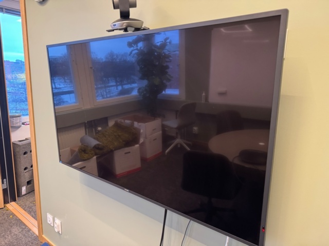 1405440-13 Office/meeting equipment - Tables, chairs, TV, whiteboard, etc.