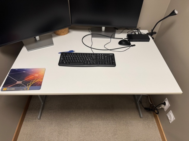 1405441-2 Office furniture - Desks, screens and office chairs