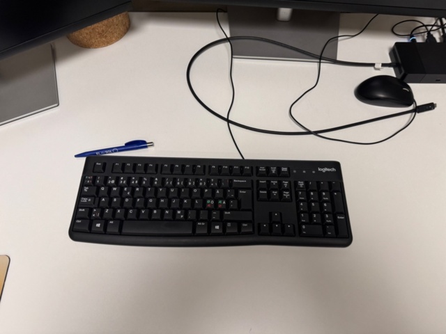 1405441-3 Office furniture - Desks, screens and office chairs