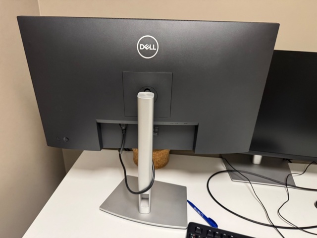 1405441-6 Office furniture - Desks, screens and office chairs