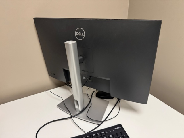 1405441-8 Office furniture - Desks, screens and office chairs