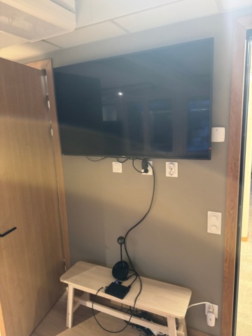 1405466-1 TV 55'' and conference camera - Philips, Accommodation