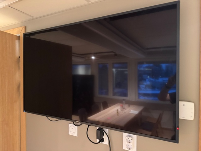 1405466-2 TV 55'' and conference camera - Philips, Accommodation