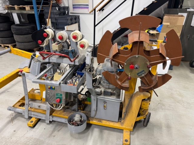 1405471-2 Cable reeling machine with length meter