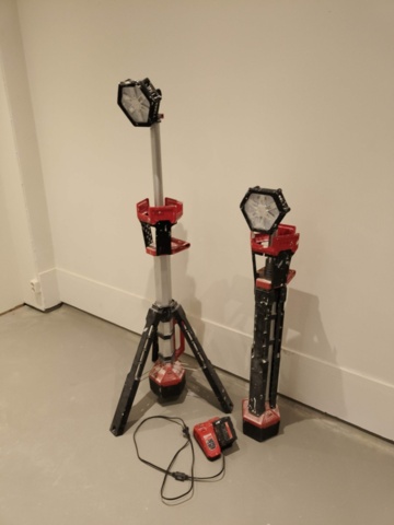 1401248-2 Två stycken arbetslampor Milwaukee