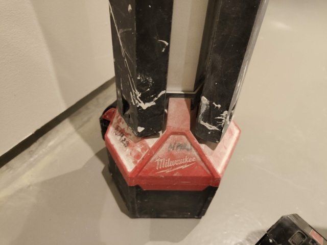 1401248-5 Två stycken arbetslampor Milwaukee