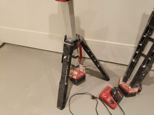 1401248-8 Två stycken arbetslampor Milwaukee