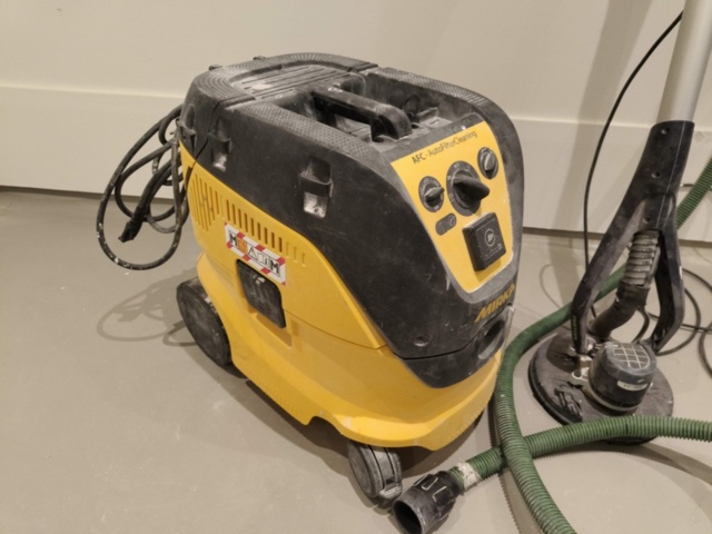 1401250-3 Giraffslip och dammsugare