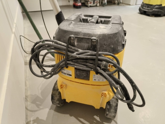 1401250-6 Giraffslip och dammsugare