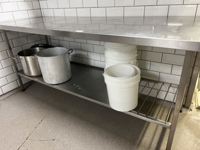 1384661-5 Workbench and shelves 2 pcs