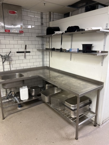 1384662-1 Workbench and shelves 2 pcs