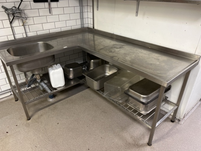 1384662-2 Workbench and shelves 2 pcs